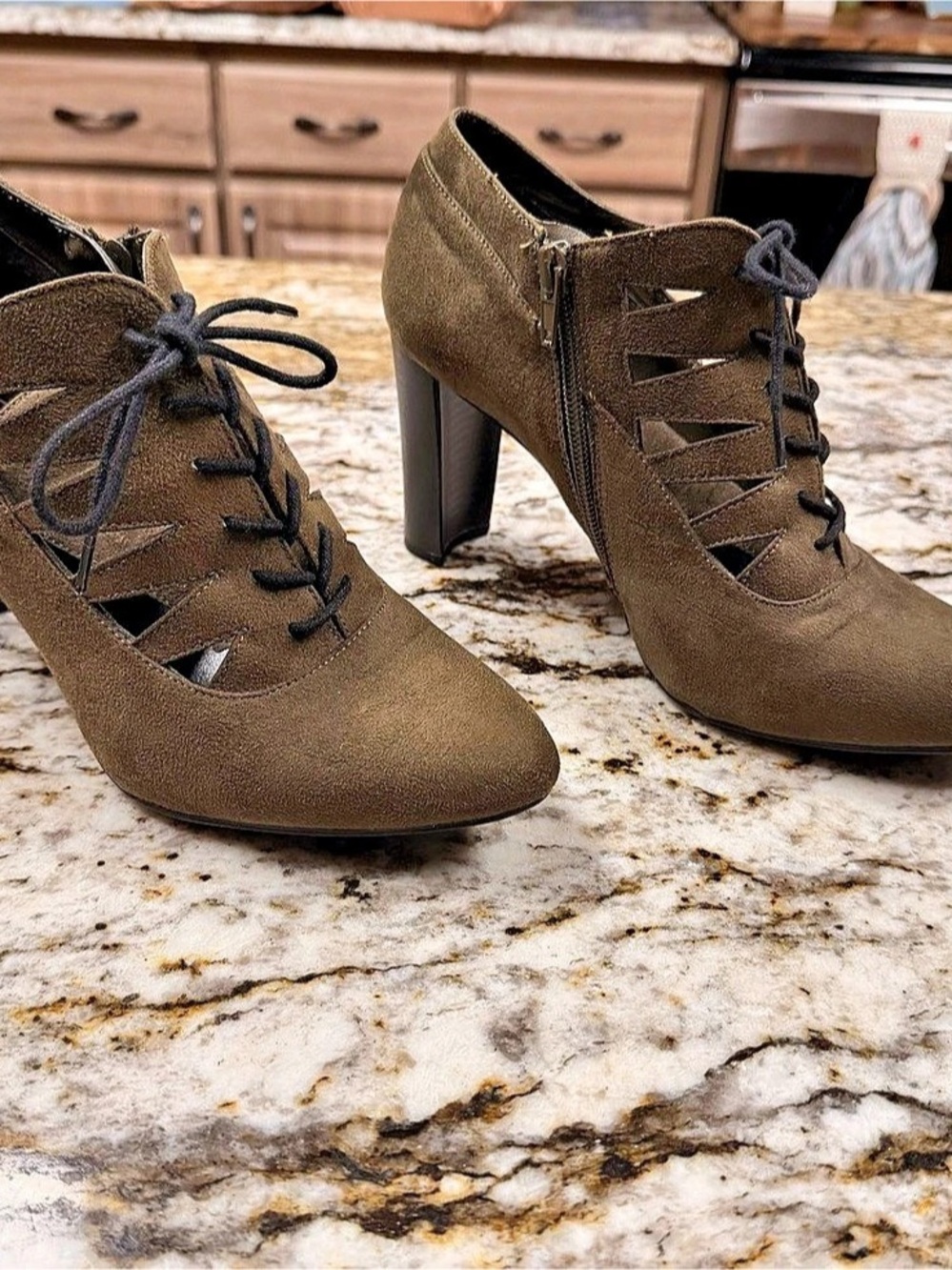 Impo “Toby” Cutout Lace-Up Heels in Olive Green Women’s Size 9M